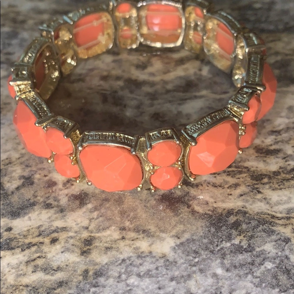 Gold bracelet with coral stones (expandable)